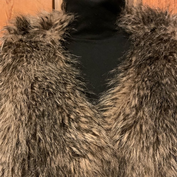 Faux Fur Vest - Picture 2 of 12